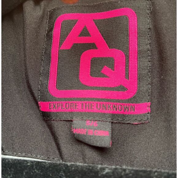 AQ Explore The Unknown Unisex black puffer coat, front & side zippers, hood,5-6 - Picture 7 of 9